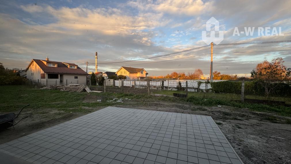 VEĽKÝ MEDER -Dvojdom- 4izbová bytová jednotka