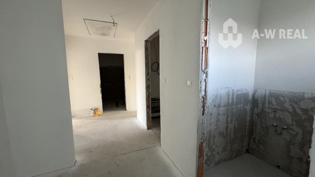 VEĽKÝ MEDER -Dvojdom- 4izbová bytová jednotka