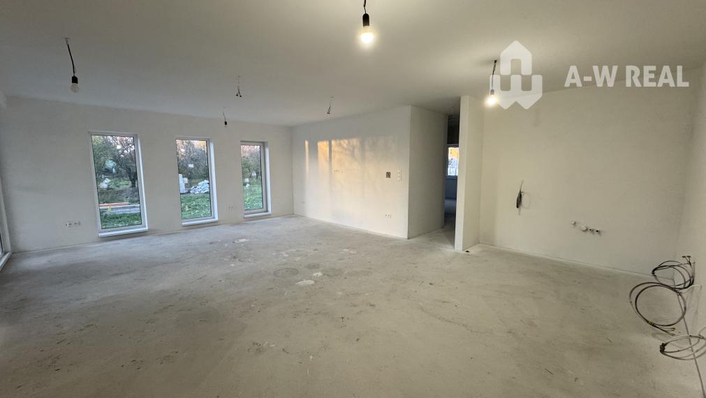 VEĽKÝ MEDER -Dvojdom- 4izbová bytová jednotka