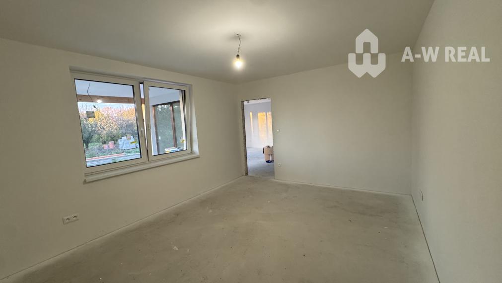 VEĽKÝ MEDER -Dvojdom- 4izbová bytová jednotka