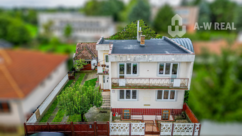 PREDANÉ     Na predaj 5 izbový rodinný dom s malým pozemkom  v obci Dolný Štál