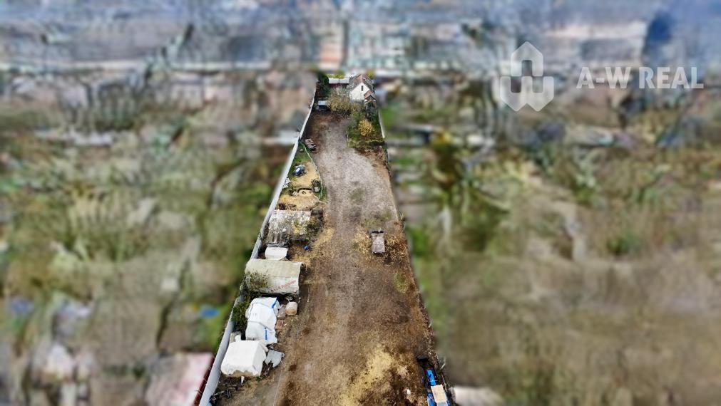 VRAKÚŇ – STARÝ RODINNÝ DOM NA PREDAJ S VEĽKÝM POZEMKOM - 18 ÁROV