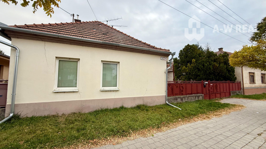 VRAKÚŇ –VEĽKÝ STAVEBNÝ POZEMOK (18 ÁROV) SO STARÝM RODINNÝM DOMOM NA PREDAJ
