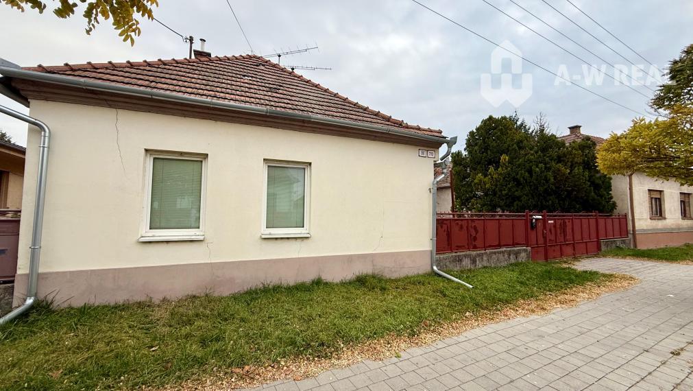 VRAKÚŇ –VEĽKÝ STAVEBNÝ POZEMOK (18 ÁROV) SO STARÝM RODINNÝM DOMOM NA PREDAJ