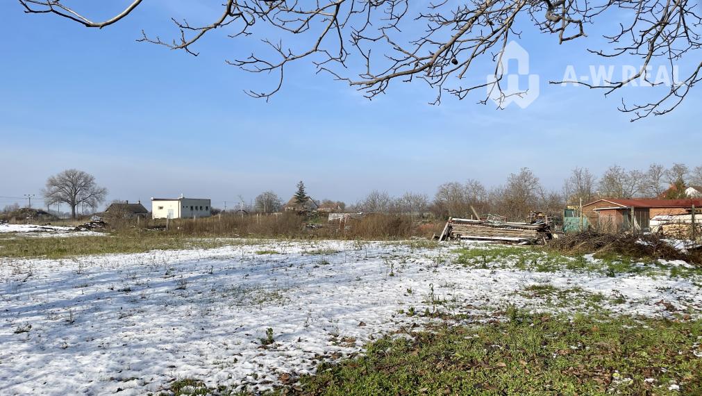 VRAKÚŇ –VEĽKÝ STAVEBNÝ POZEMOK (24 ÁROV) SO STARÝM RODINNÝM DOMOM NA PREDAJ