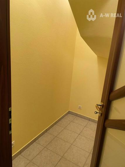 Na prenájom: 6-i. Rodinný dom s garážou a pozemkom, prenájom od 1.12.2025!!!