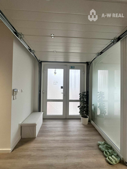 0918197701- Na prenájom kompletne zariadený a funkčný salón manikúry a pedikúry v centre mesta DS s 3 parkovacími miestami