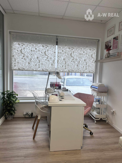 0918197701- Na prenájom kompletne zariadený a funkčný salón manikúry a pedikúry v centre mesta DS s 3 parkovacími miestami