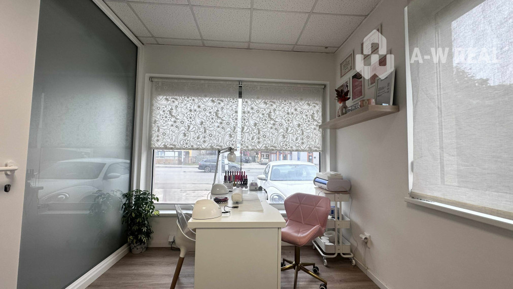 0918197701- Na prenájom kompletne zariadený a funkčný salón manikúry a pedikúry v centre mesta DS s 3 parkovacími miestami