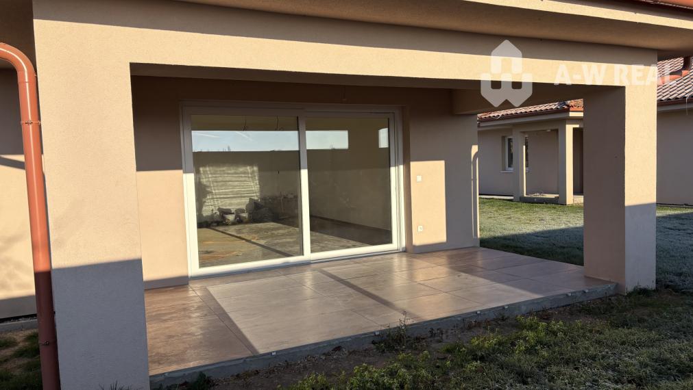 Znížená cena: Horná Potôň: časť Čečínska Potôň : Predaj-kvalitná NOVOSTAVBA- rodinné domy - 4 izbové bungalovy s pozemkom - samostatne stojace RD