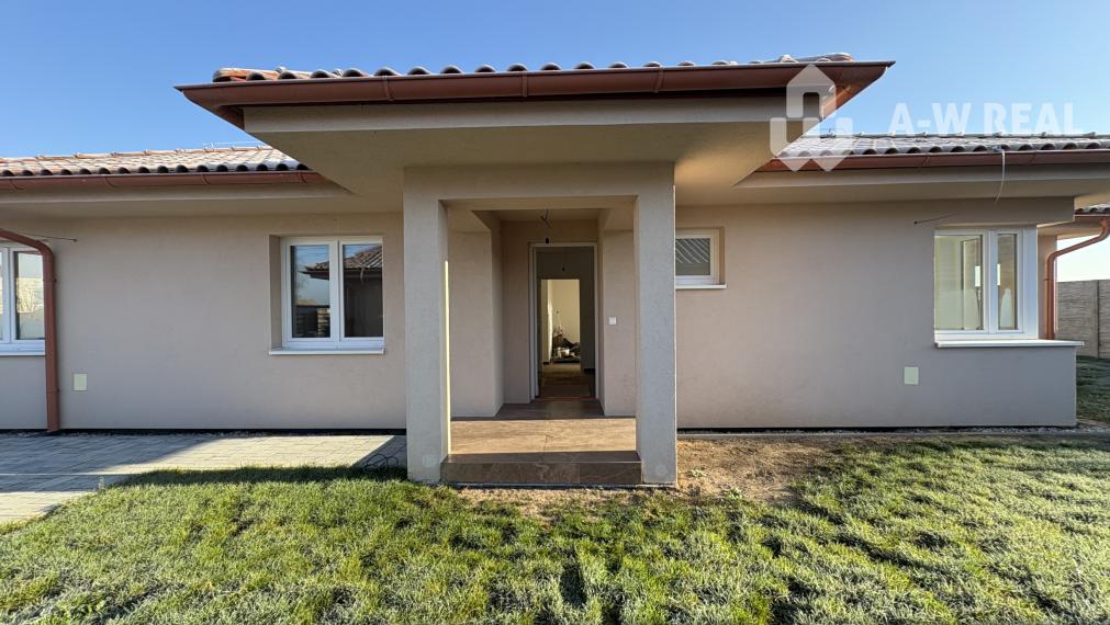 Znížená cena: Horná Potôň: časť Čečínska Potôň : Predaj-kvalitná NOVOSTAVBA- rodinné domy - 4 izbové bungalovy s pozemkom - samostatne stojace RD