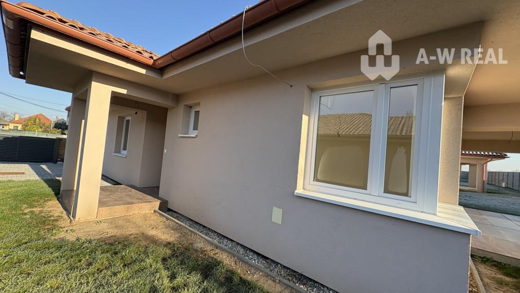 Znížená cena: Horná Potôň: časť Čečínska Potôň : Predaj-kvalitná NOVOSTAVBA- rodinné domy - 4 izbové bungalovy s pozemkom - samostatne stojace RD