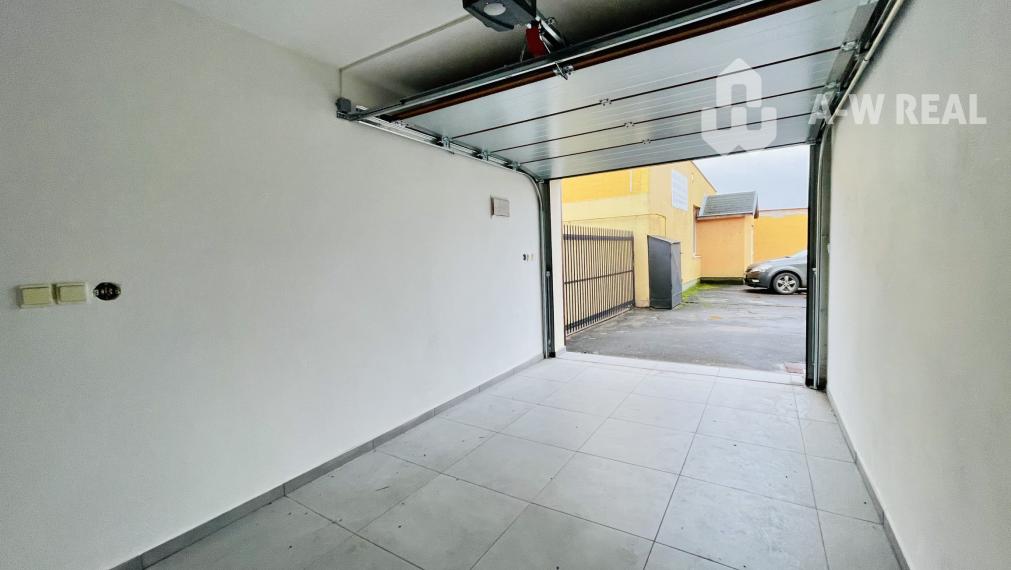 Viacúčelová budova v severnej časti mesta.