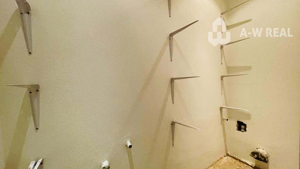 Viacúčelová budova v severnej časti mesta.