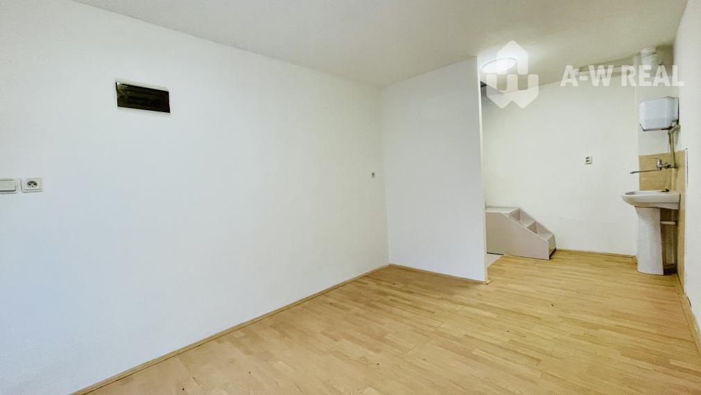 Viacúčelová budova v severnej časti mesta.