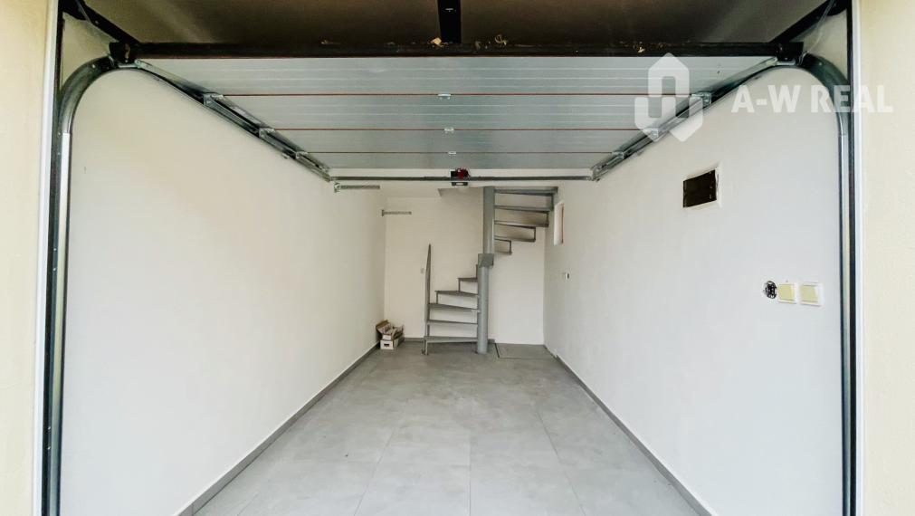 Viacúčelová budova v severnej časti mesta.