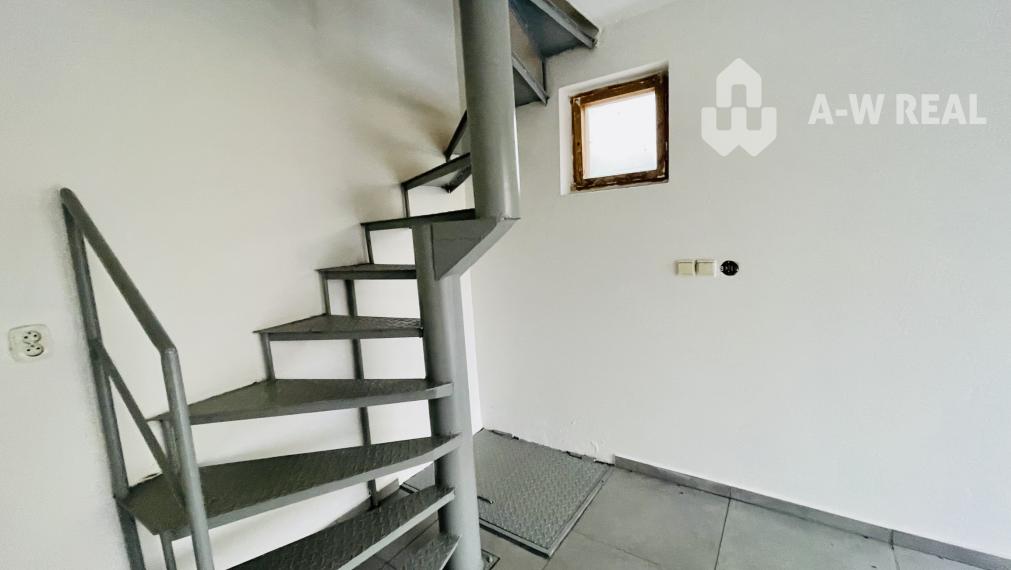 Viacúčelová budova v severnej časti mesta.