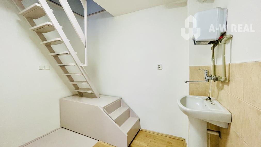 Viacúčelová budova v severnej časti mesta.