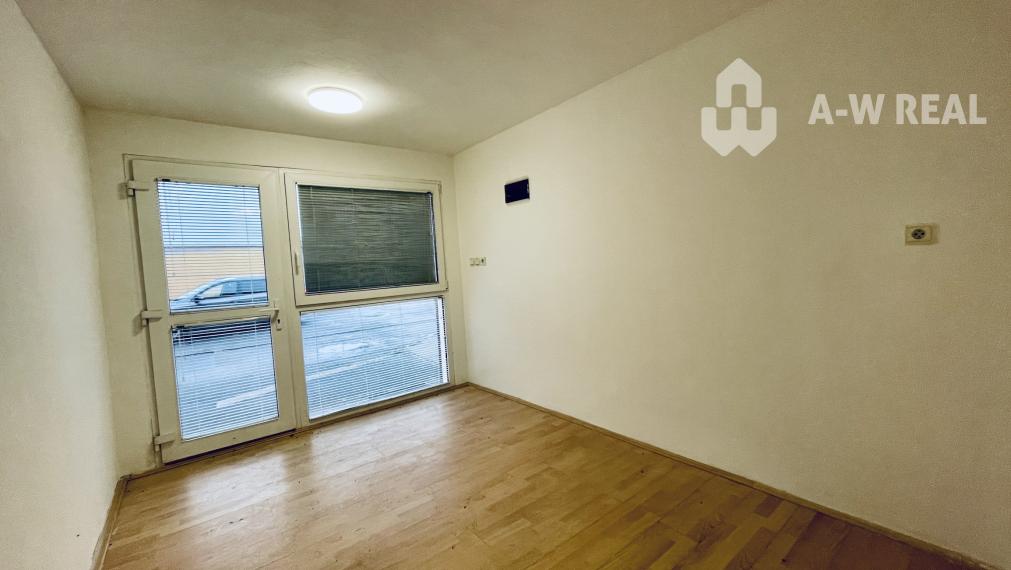 Viacúčelová budova v severnej časti mesta.