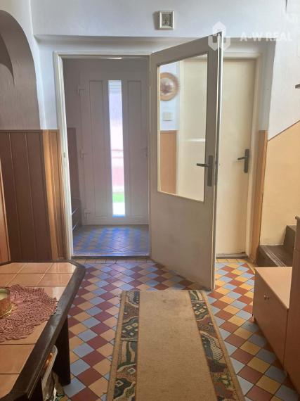 REZERVOVANÉ  0918197701 - Na predaj poschodový rodinný dom v pôvodnom stave v obci Vydrany