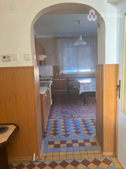 REZERVOVANÉ  0918197701 - Na predaj poschodový rodinný dom v pôvodnom stave v obci Vydrany