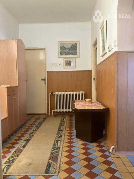 REZERVOVANÉ  0918197701 - Na predaj poschodový rodinný dom v pôvodnom stave v obci Vydrany