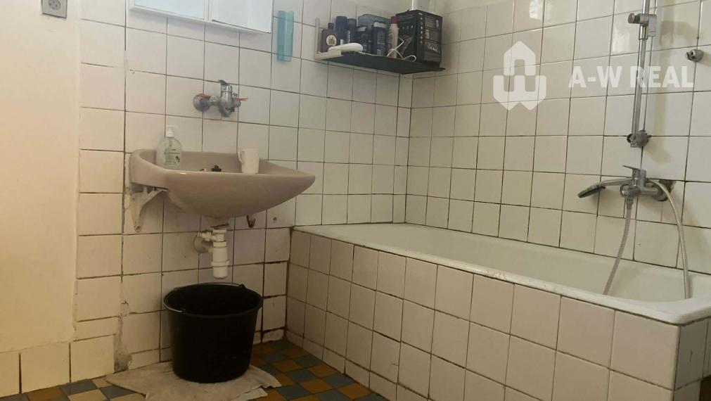 REZERVOVANÉ  0918197701 - Na predaj poschodový rodinný dom v pôvodnom stave v obci Vydrany