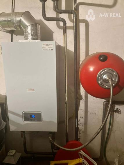 REZERVOVANÉ  0918197701 - Na predaj poschodový rodinný dom v pôvodnom stave v obci Vydrany