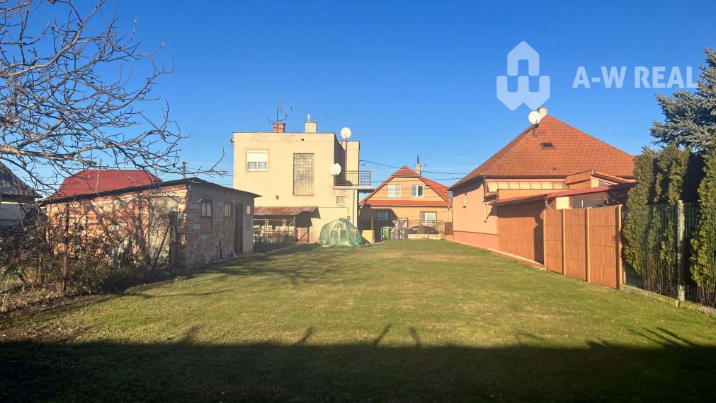 REZERVOVANÉ  0918197701 - Na predaj poschodový rodinný dom v pôvodnom stave v obci Vydrany