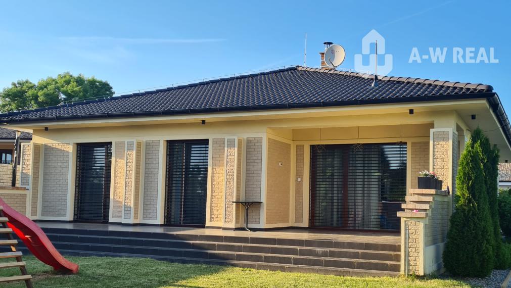 Výnimočný, luxusný, kompletne zariadený 4-i rodinný dom, krásnym veľkorysým pozemkom + vedľajšia budova: letná kuchyňa s krytou terasou v obci Vydrany