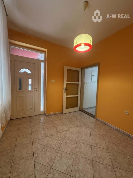 0918/197 701 Na predaj 2 generačný , 6 izbový poschodový dom s 2 samostatnými kuchyňami s veľkým pozemkom v obci Dolný Štál