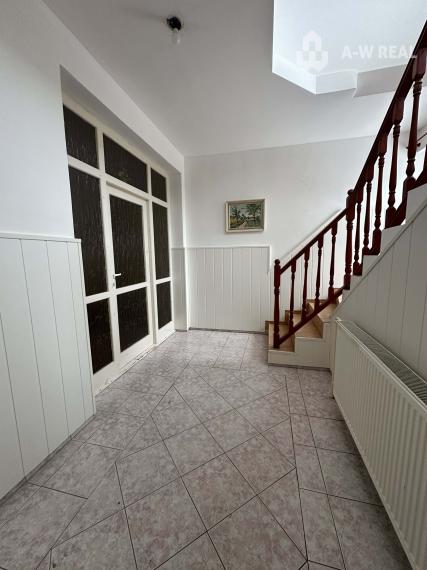 0918/197 701 Na predaj 2 generačný , 6 izbový poschodový dom s 2 samostatnými kuchyňami s veľkým pozemkom v obci Dolný Štál