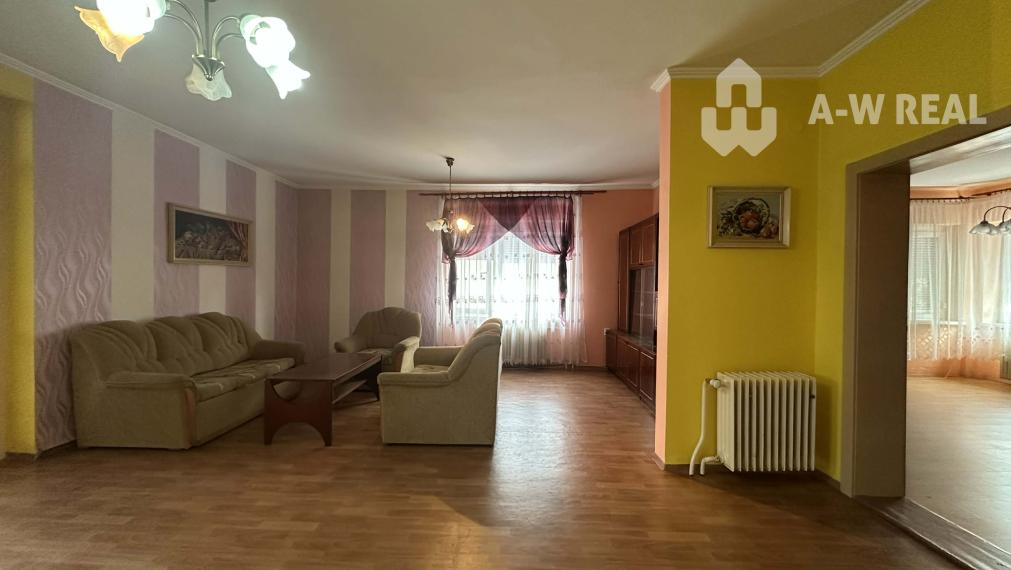 0918/197 701 Na predaj 2 generačný , 6 izbový poschodový dom s 2 samostatnými kuchyňami s veľkým pozemkom v obci Dolný Štál