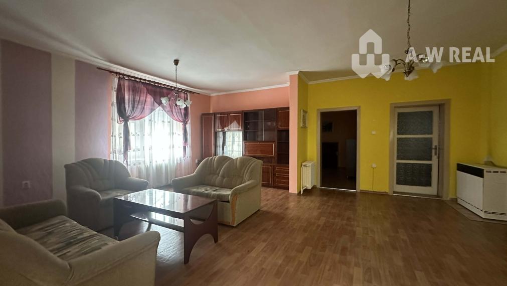 0918/197 701 Na predaj 2 generačný , 6 izbový poschodový dom s 2 samostatnými kuchyňami s veľkým pozemkom v obci Dolný Štál