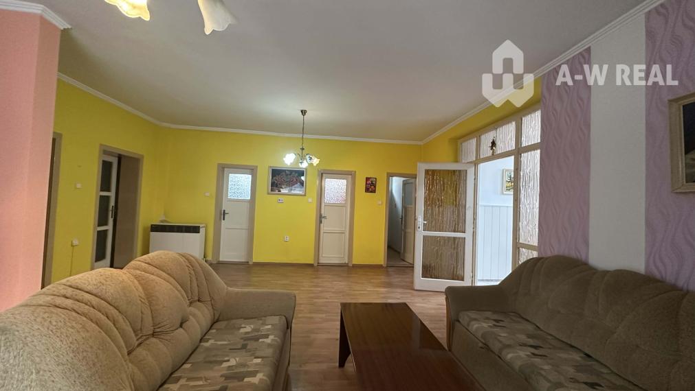 0918/197 701 Na predaj 2 generačný , 6 izbový poschodový dom s 2 samostatnými kuchyňami s veľkým pozemkom v obci Dolný Štál