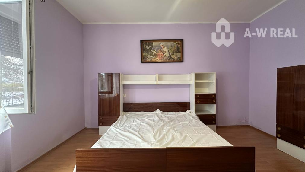 0918/197 701 Na predaj 2 generačný , 6 izbový poschodový dom s 2 samostatnými kuchyňami s veľkým pozemkom v obci Dolný Štál