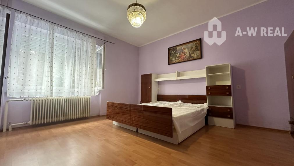 0918/197 701 Na predaj 2 generačný , 6 izbový poschodový dom s 2 samostatnými kuchyňami s veľkým pozemkom v obci Dolný Štál