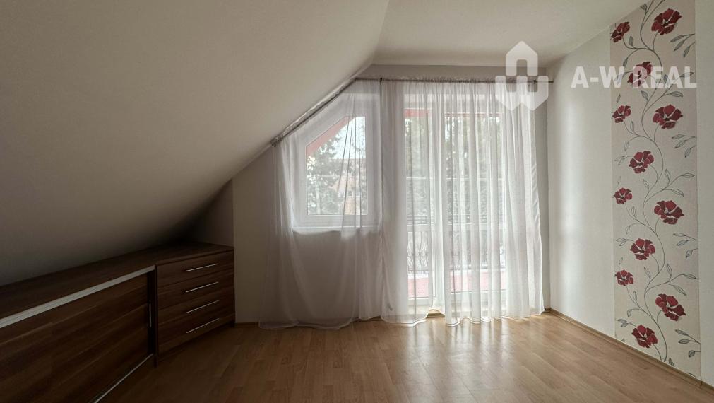 0918/197 701 Na predaj 2 generačný , 6 izbový poschodový dom s 2 samostatnými kuchyňami s veľkým pozemkom v obci Dolný Štál