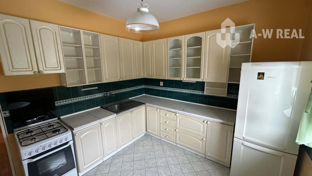 0918/197 701 Na predaj 2 generačný , 6 izbový poschodový dom s 2 samostatnými kuchyňami s veľkým pozemkom v obci Dolný Štál