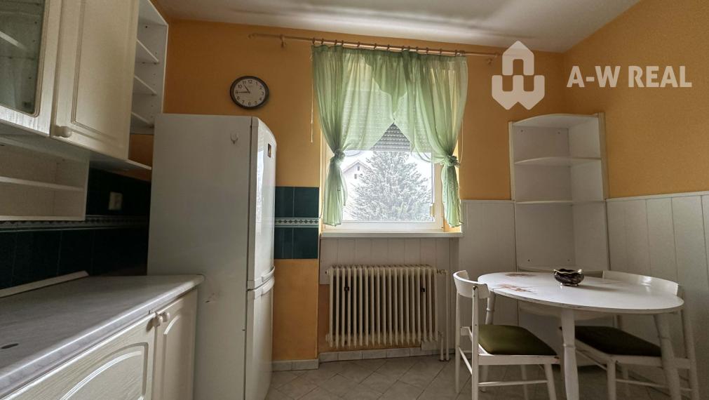 0918/197 701 Na predaj 2 generačný , 6 izbový poschodový dom s 2 samostatnými kuchyňami s veľkým pozemkom v obci Dolný Štál