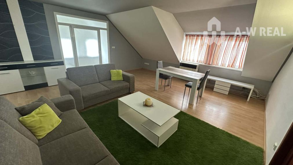 0918/197 701 Na predaj 2 generačný , 6 izbový poschodový dom s 2 samostatnými kuchyňami s veľkým pozemkom v obci Dolný Štál