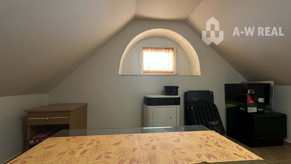 0918/197 701 Na predaj 2 generačný , 6 izbový poschodový dom s 2 samostatnými kuchyňami s veľkým pozemkom v obci Dolný Štál