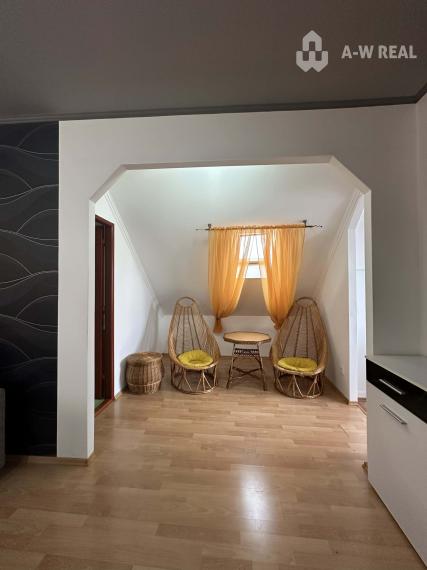 0918/197 701 Na predaj 2 generačný , 6 izbový poschodový dom s 2 samostatnými kuchyňami s veľkým pozemkom v obci Dolný Štál