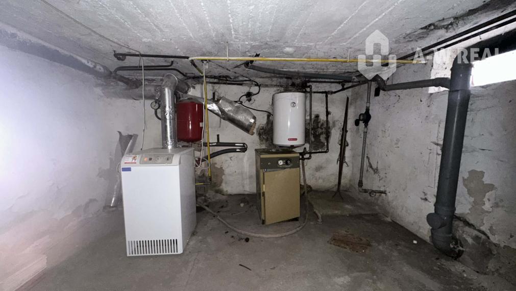 0918/197 701 Na predaj 2 generačný , 6 izbový poschodový dom s 2 samostatnými kuchyňami s veľkým pozemkom v obci Dolný Štál