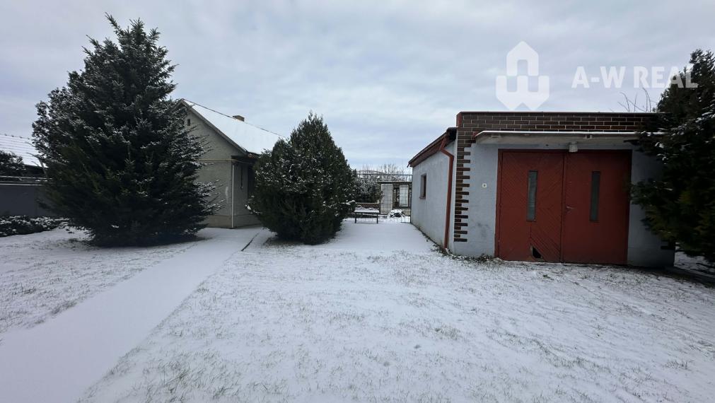 0918/197 701 Na predaj 2 generačný , 6 izbový poschodový dom s 2 samostatnými kuchyňami s veľkým pozemkom v obci Dolný Štál