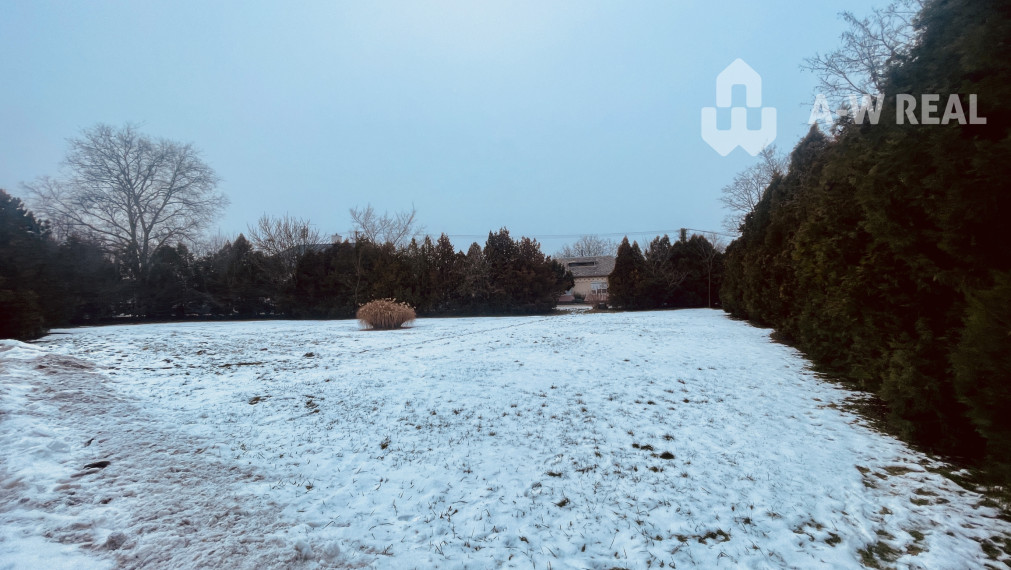 KRÁĽOVIČOVE KRAČANY – POZEMOK NA PREDAJ V CENTRE DEDINY