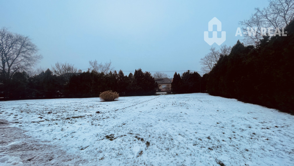 KRÁĽOVIČOVE KRAČANY – POZEMOK NA PREDAJ V CENTRE DEDINY