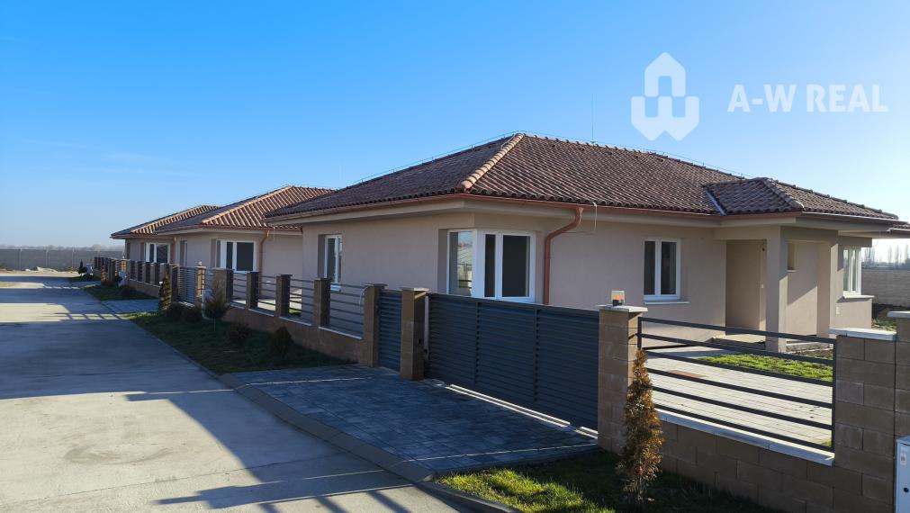 4 izbové exkluzívne rodinné domy v obci Čečínska Potôň!