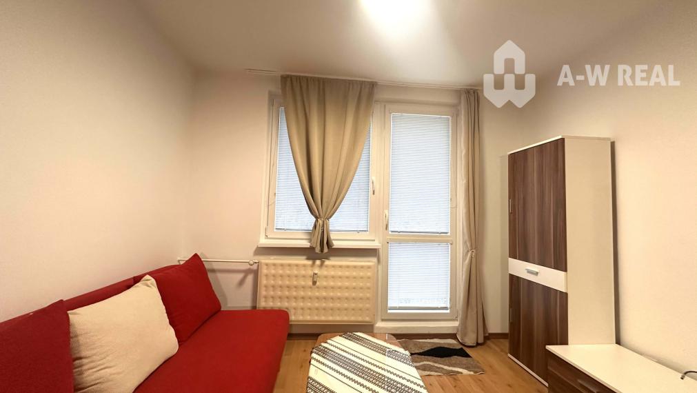 Na prenájom garsónka s balkónom aj s výťahom   v centre mesta DS