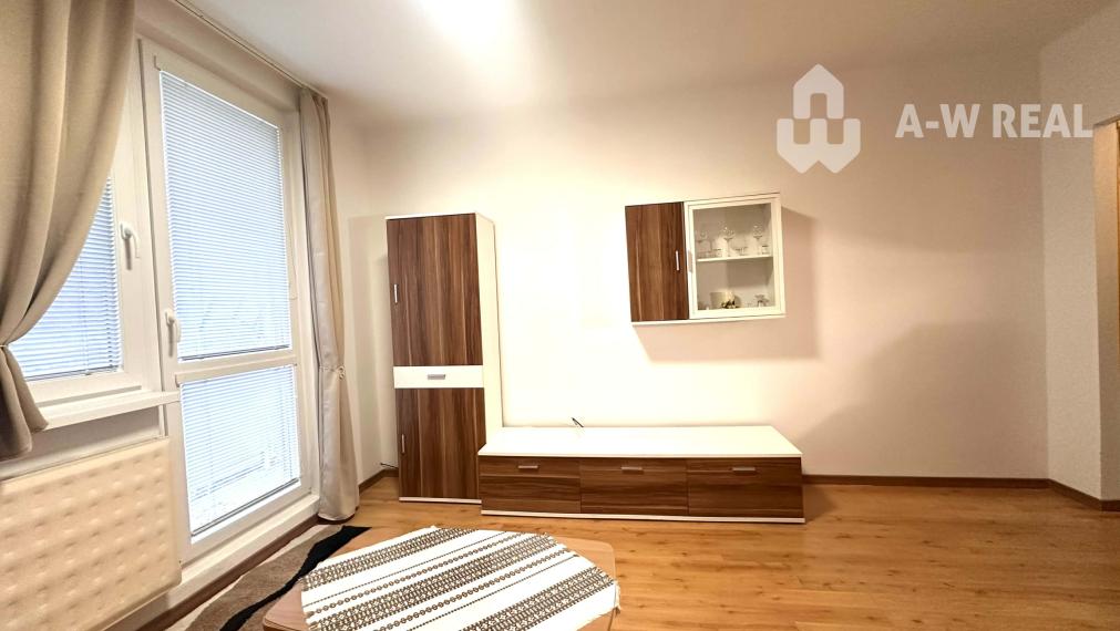 Na prenájom garsónka s balkónom aj s výťahom   v centre mesta DS